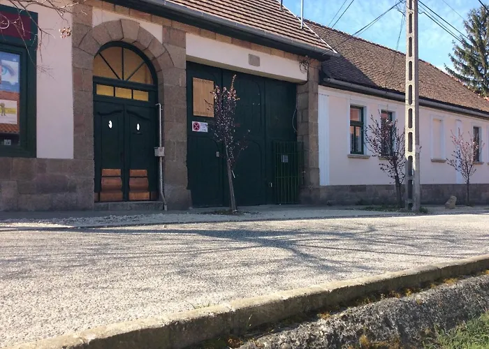 Mohatetos Lombhaz Pensiune Urom